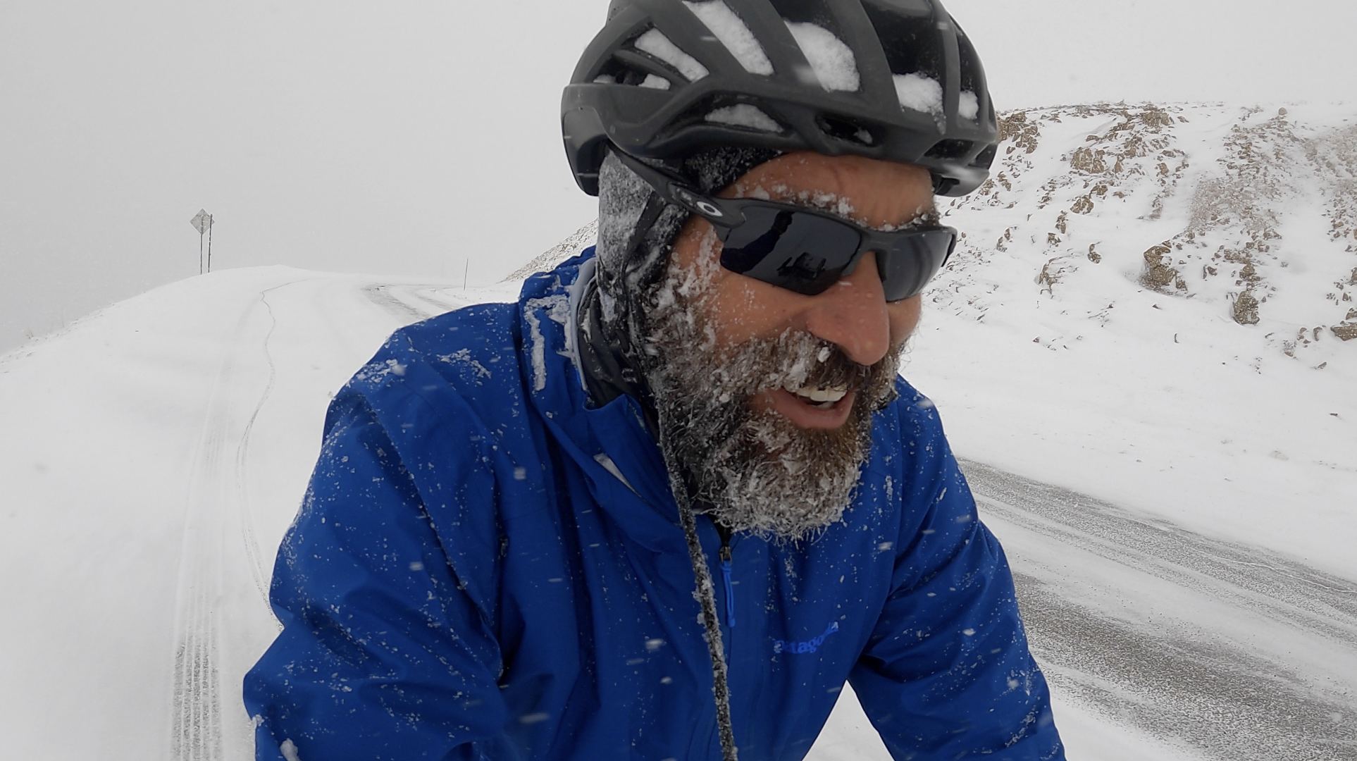 cyclsist face in the snow